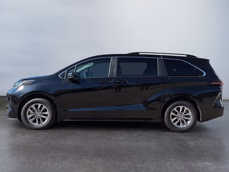 2025 Toyota Sienna LE