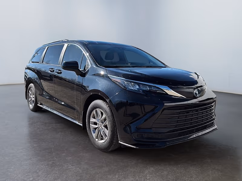 2025 Toyota Sienna LE
