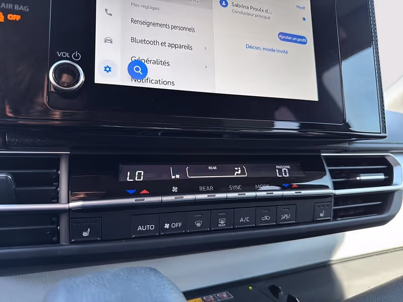 2025 Toyota Sienna LE