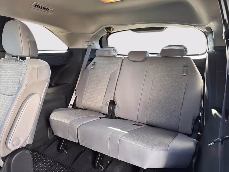 2025 Toyota Sienna LE