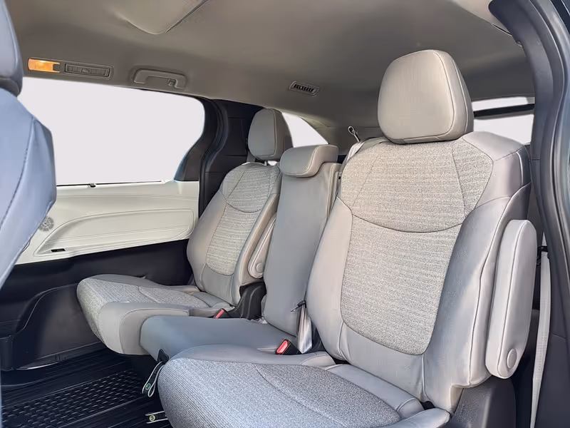 2025 Toyota Sienna LE
