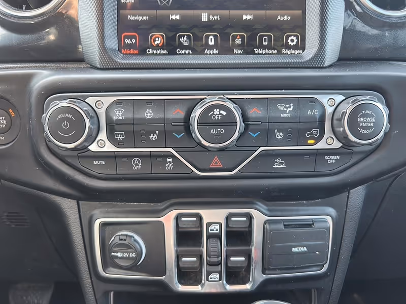 2023 Jeep Wrangler Sahara Altitude