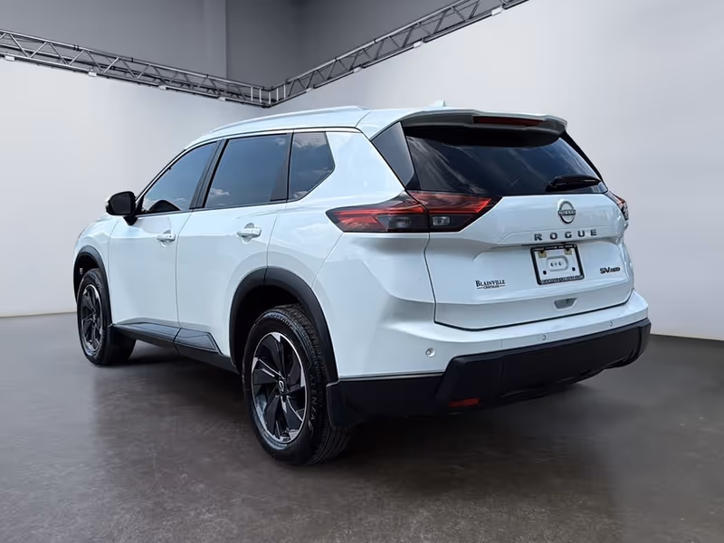 2024 Nissan Rogue SV Moonroof