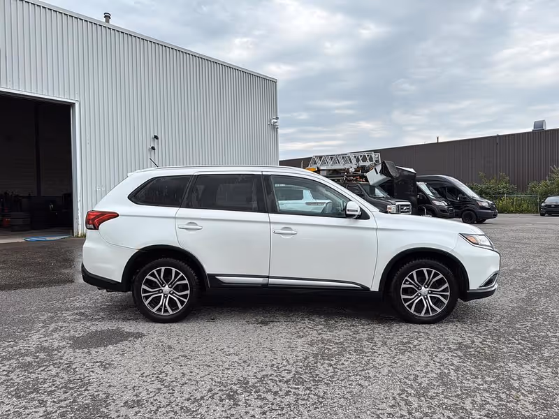 2016 Mitsubishi Outlander ES