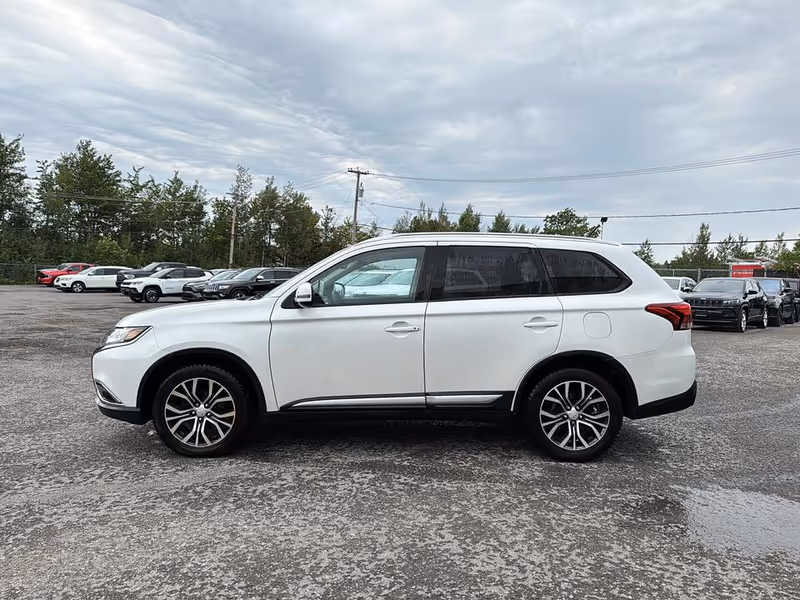 2016 Mitsubishi Outlander ES