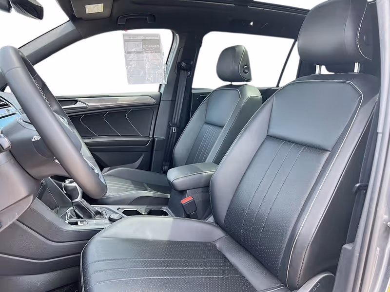 2023 Volkswagen Tiguan Comfortline R-Line Black Edition