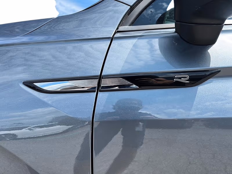 2023 Volkswagen Tiguan Comfortline R-Line Black Edition