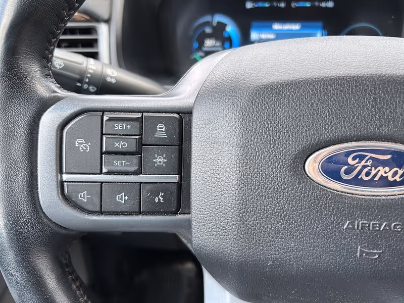 2023 Ford F-150 Lightning LARIAT