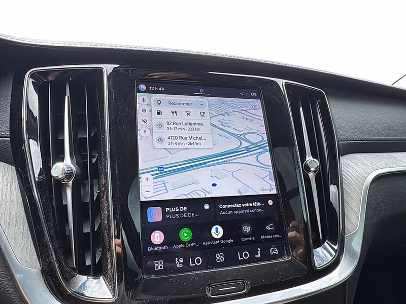 2023 Volvo V60 Ultimate Dark Theme