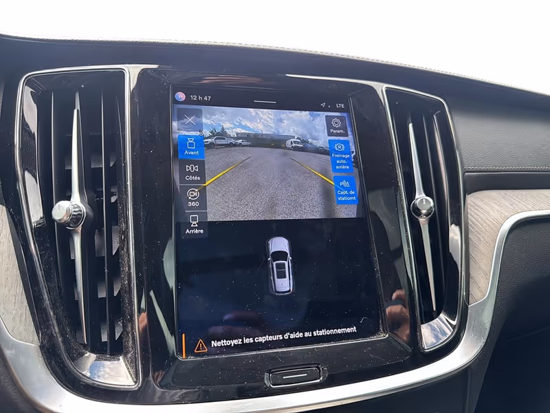 2023 Volvo V60 Ultimate Dark Theme