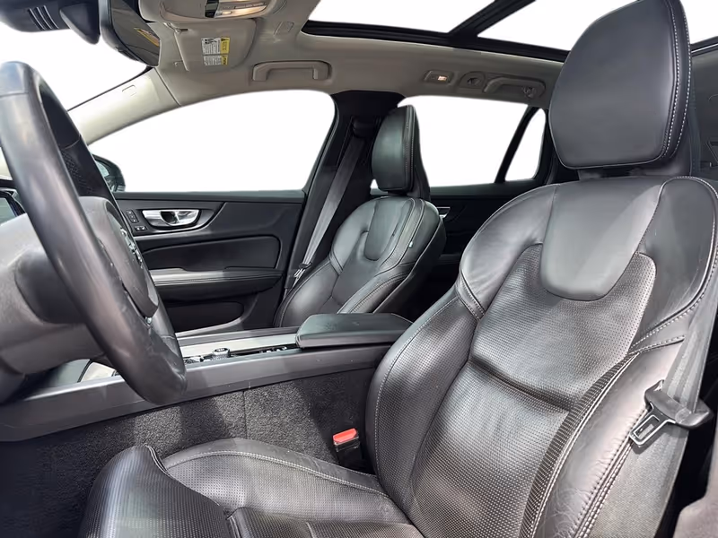 2023 Volvo V60 Ultimate Dark Theme