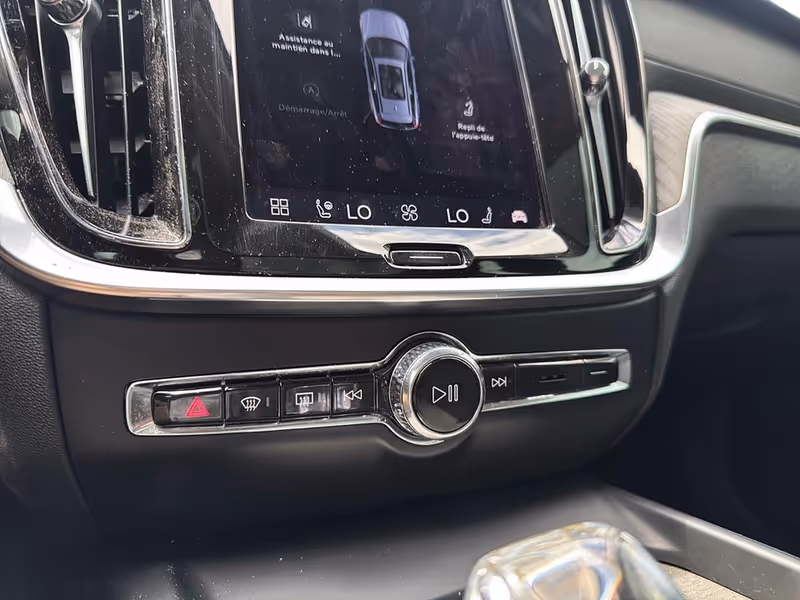 2023 Volvo V60 Ultimate Dark Theme
