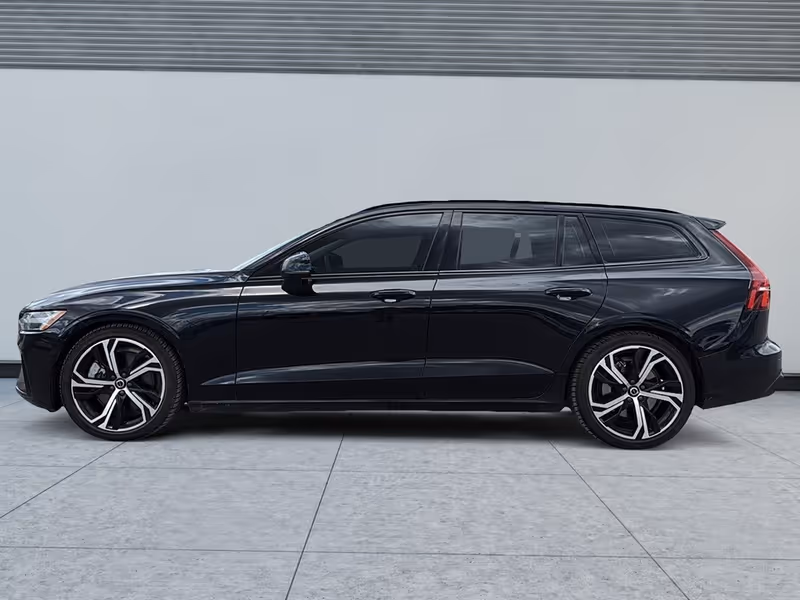 2023 Volvo V60 Ultimate Dark Theme