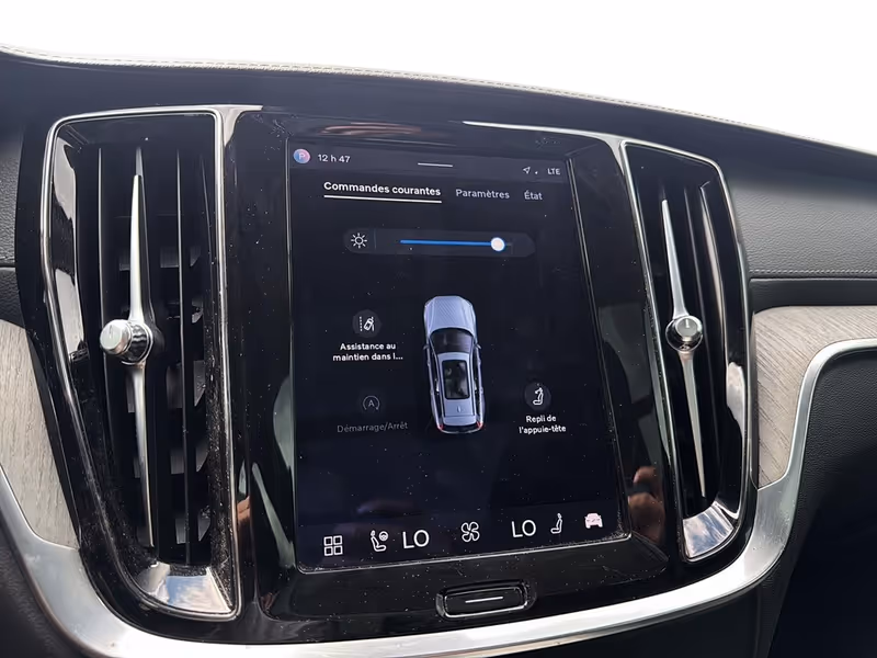 2023 Volvo V60 Ultimate Dark Theme