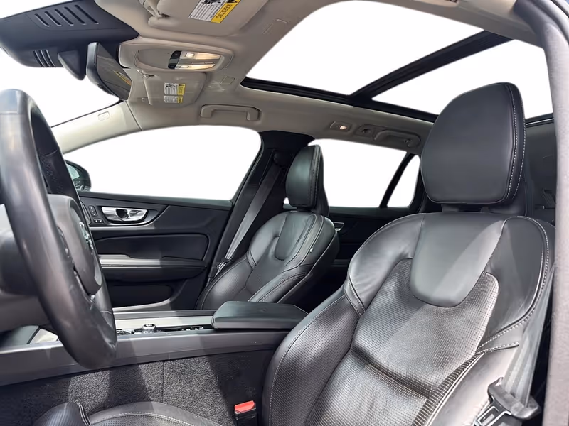 2023 Volvo V60 Ultimate Dark Theme