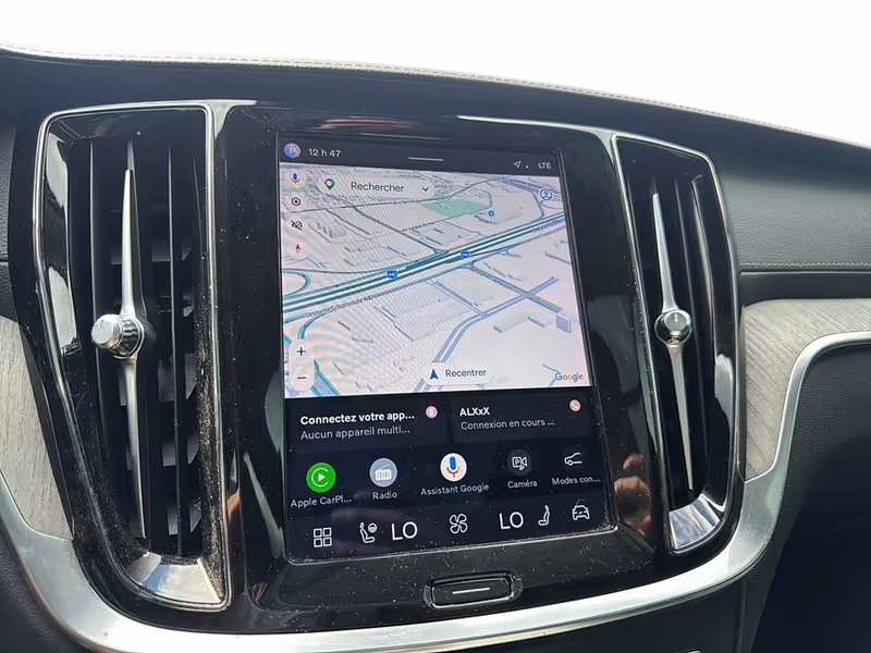 2023 Volvo V60 Ultimate Dark Theme