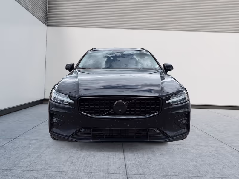 2023 Volvo V60 Ultimate Dark Theme