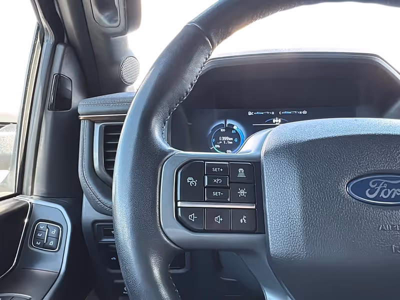 2024 Ford F-150 Lightning LARIAT