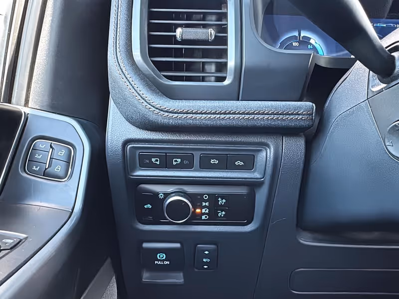 2024 Ford F-150 Lightning LARIAT