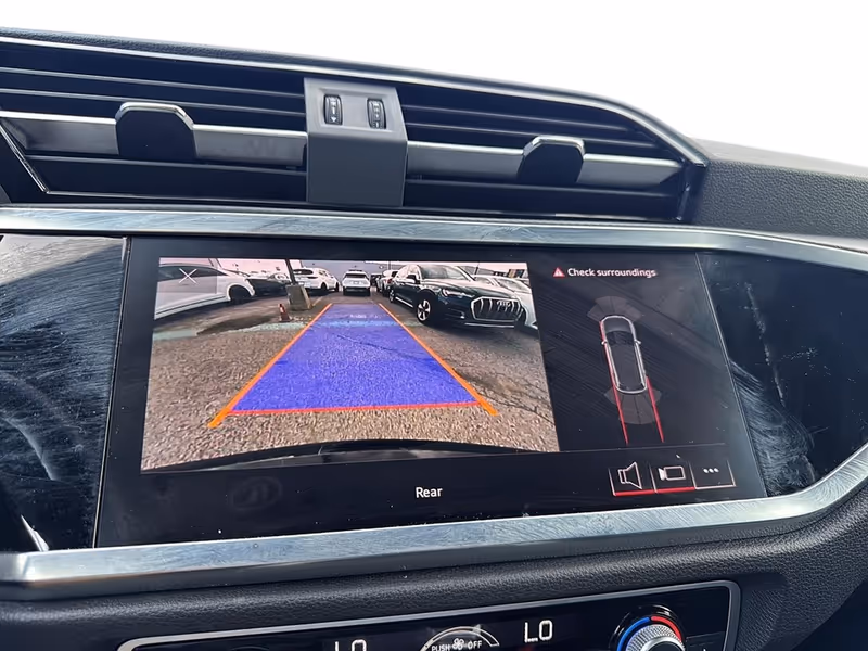 2023 Audi Q3 Komfort