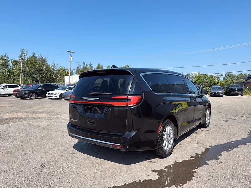 2023 Chrysler Pacifica Touring