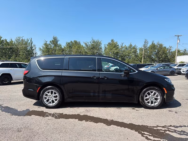2023 Chrysler Pacifica Touring