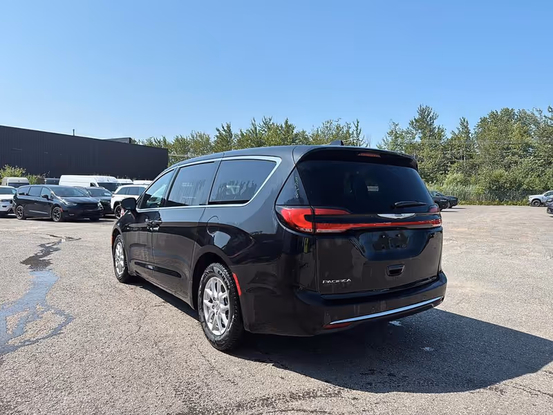 2023 Chrysler Pacifica Touring