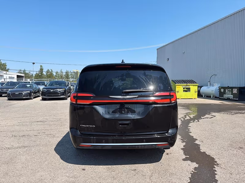 2023 Chrysler Pacifica Touring
