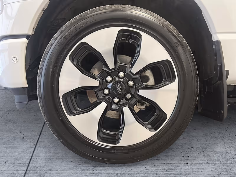 2023 Ford F-150 Lightning Platinum