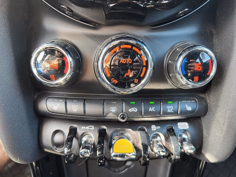 2022 MINI 3 Door Cooper SE