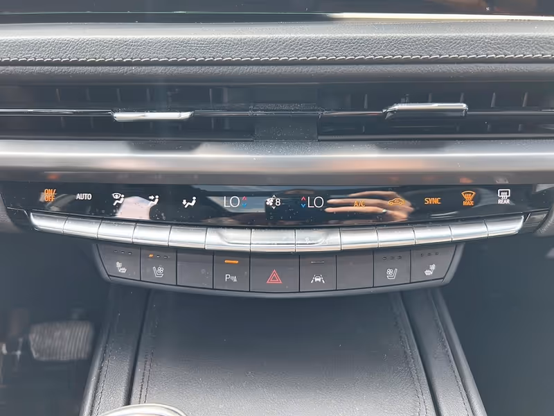 2024 Cadillac XT4 AWD Premium Luxury