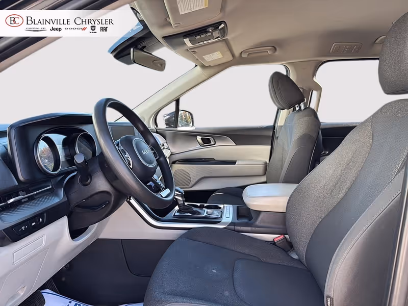 2023 Kia Carnival LX