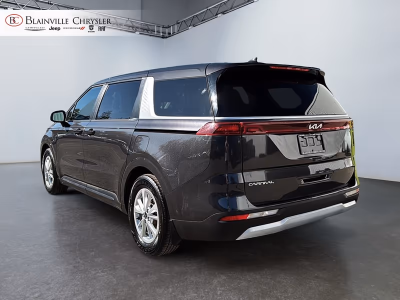2023 Kia Carnival LX