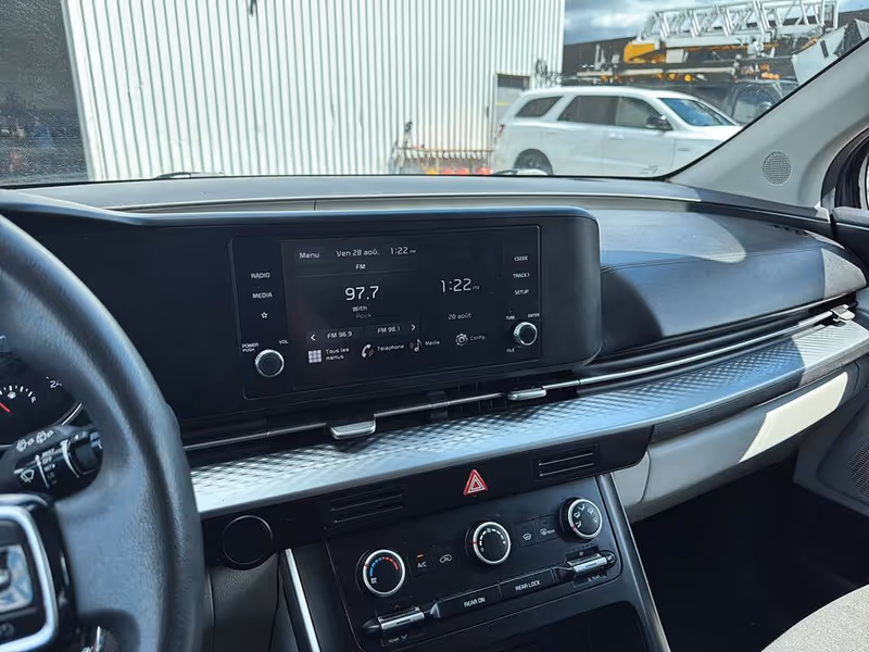 2023 Kia Carnival LX