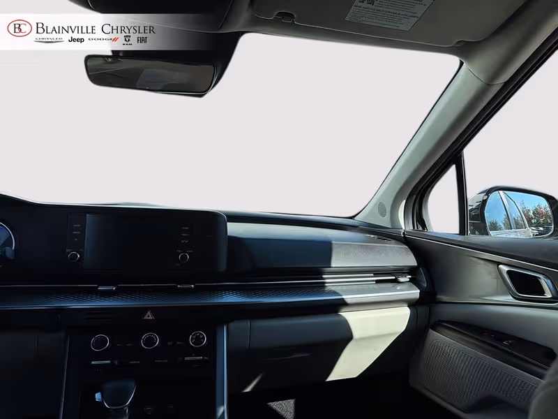 2023 Kia Carnival LX