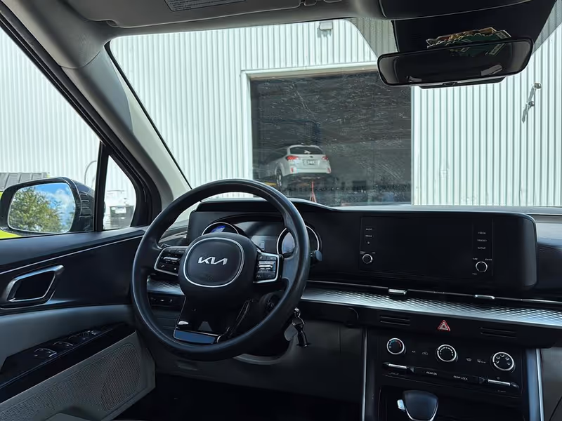 2023 Kia Carnival LX