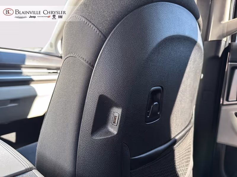 2023 Kia Carnival LX
