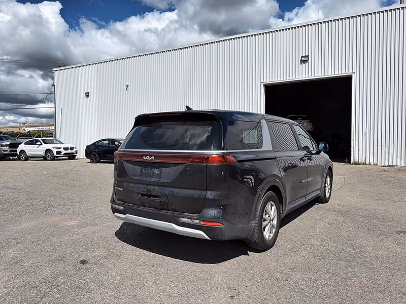 2023 Kia Carnival LX