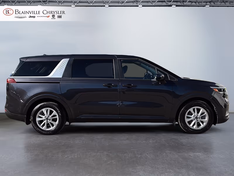 2023 Kia Carnival LX