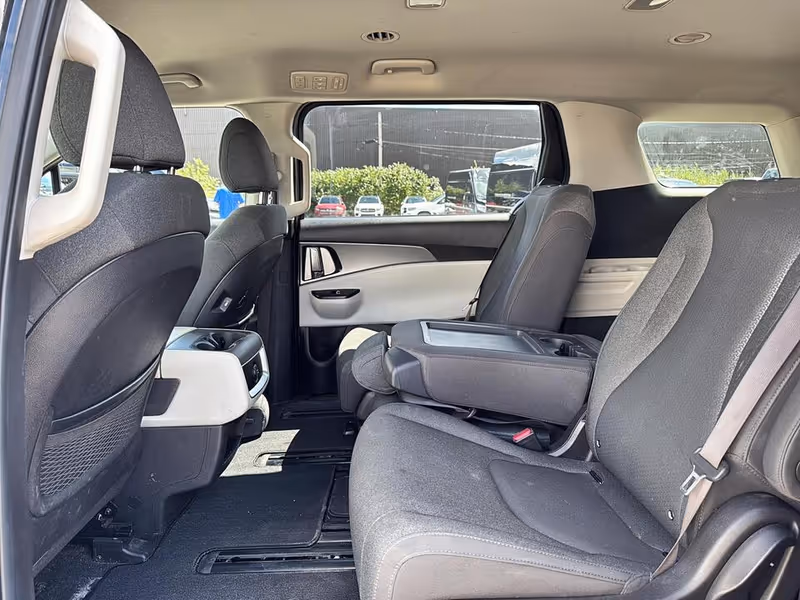 2023 Kia Carnival LX