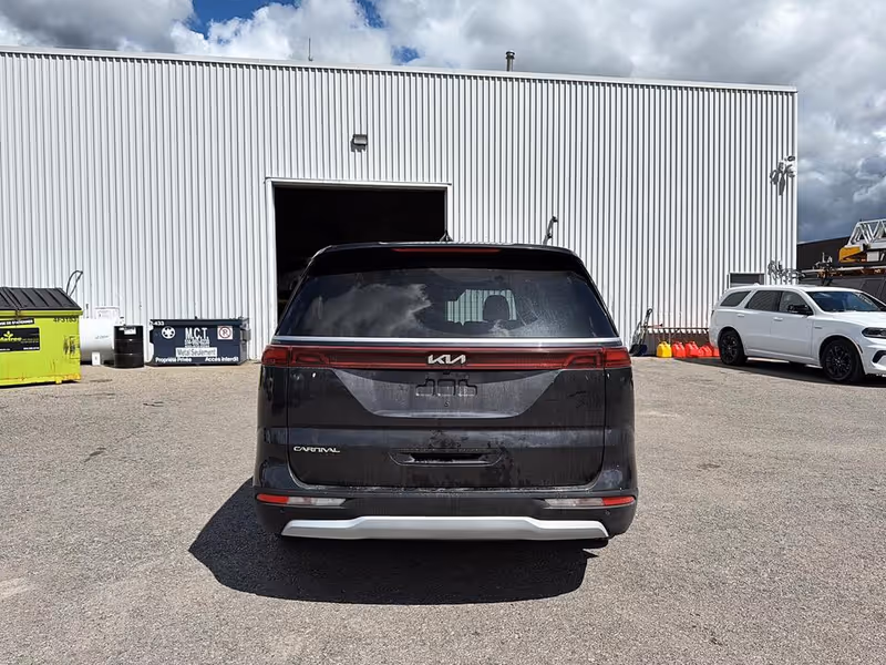 2023 Kia Carnival LX