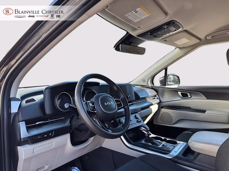 2023 Kia Carnival LX