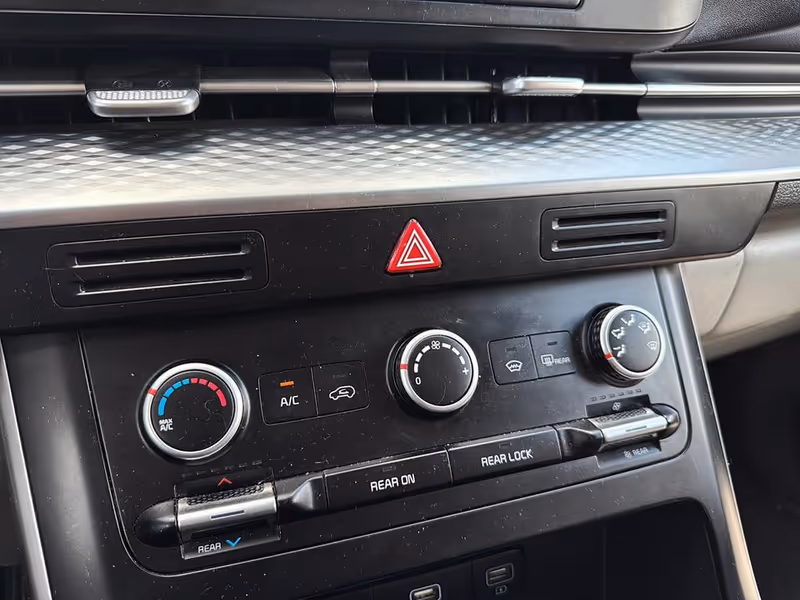 2023 Kia Carnival LX