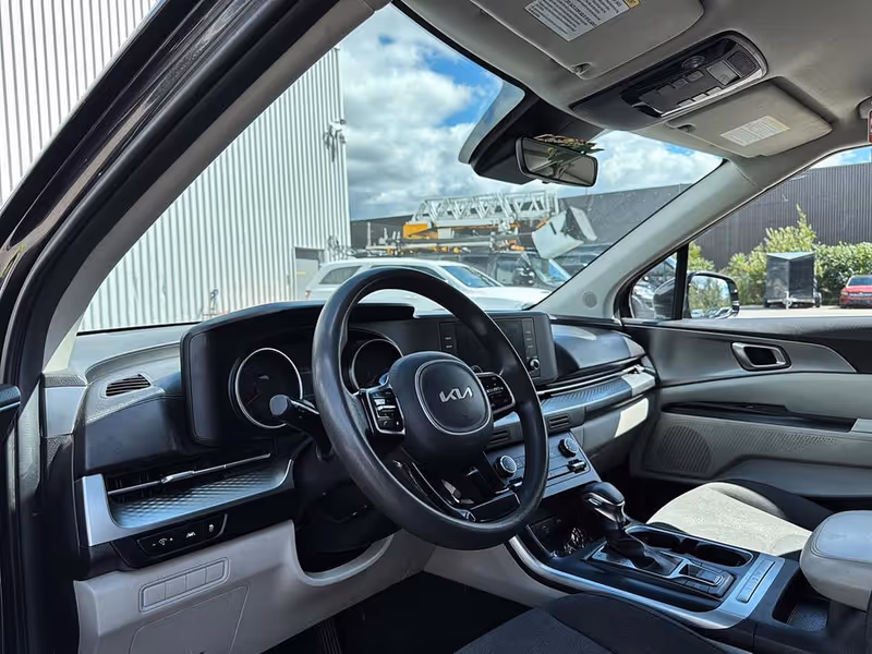 2023 Kia Carnival LX