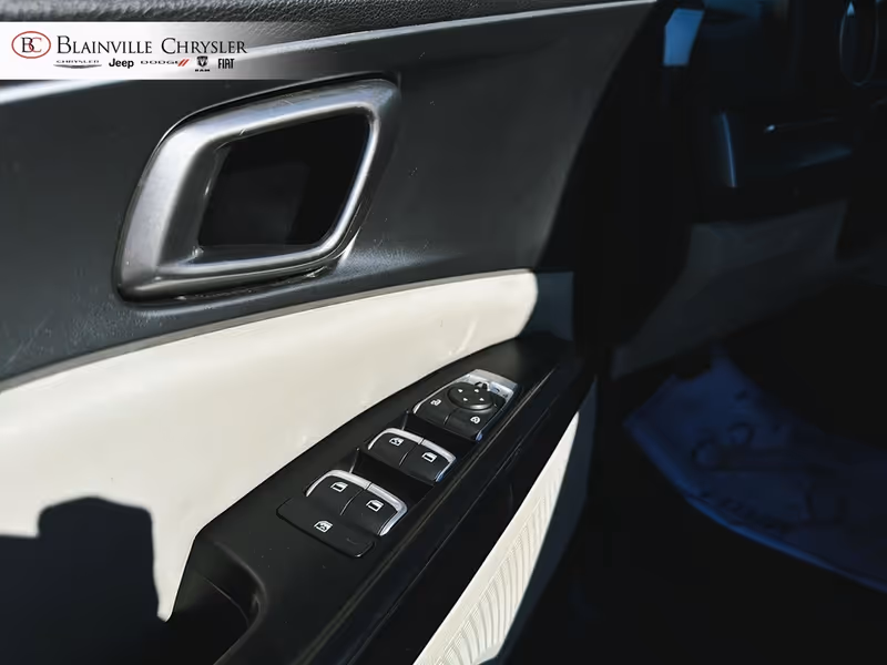 2023 Kia Carnival LX