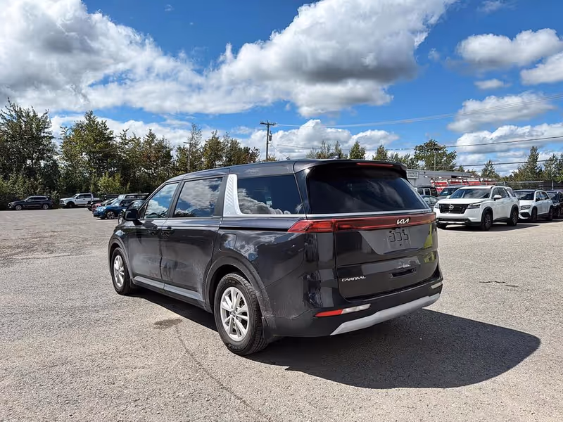 2023 Kia Carnival LX