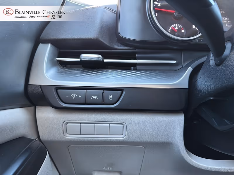 2023 Kia Carnival LX