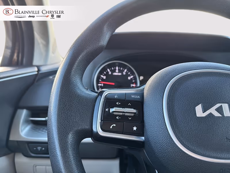 2023 Kia Carnival LX