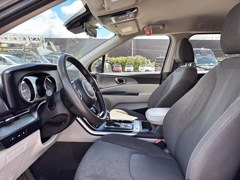 2023 Kia Carnival LX