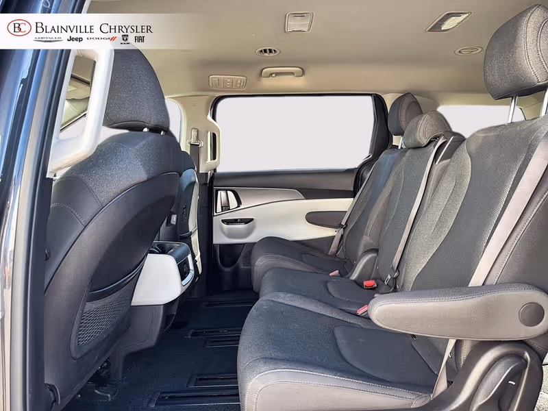 2023 Kia Carnival LX